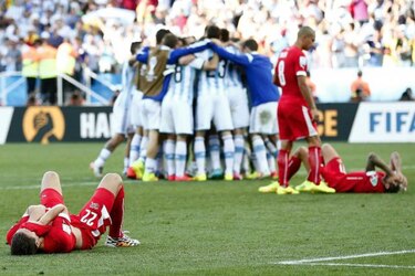 Di María pone a Argentina en cuartos de final en el alargue