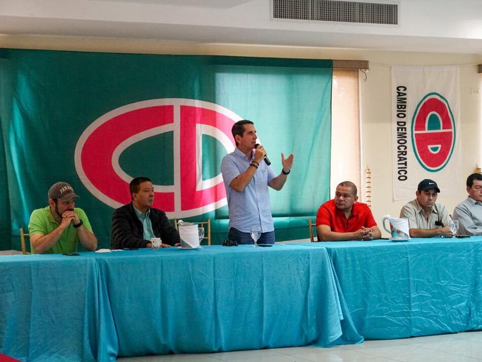 Rómulo Roux denuncia que fue una elección de tres contra uno