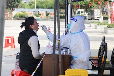 China autoriza el uso de píldora anticovid de Pfizer