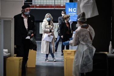 Francia no descarta confinamientos locales para frenar segunda ola de la Covid-19