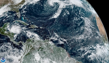 Lisa está por disiparse cerca de México; en Florida están en alerta por un posible ciclón