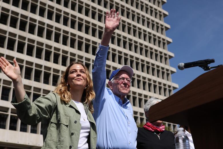 Bernie Sanders prosigue cruzada contra la ‘oligarquía’ congregando a miles de personas en Los Ángeles
