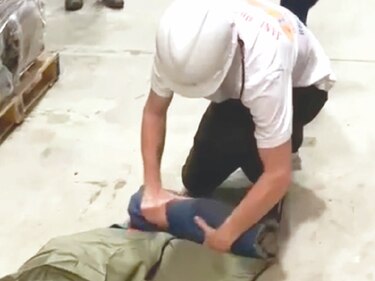 Maersk y Sheltersuit darán bolsas de dormir a indigentes