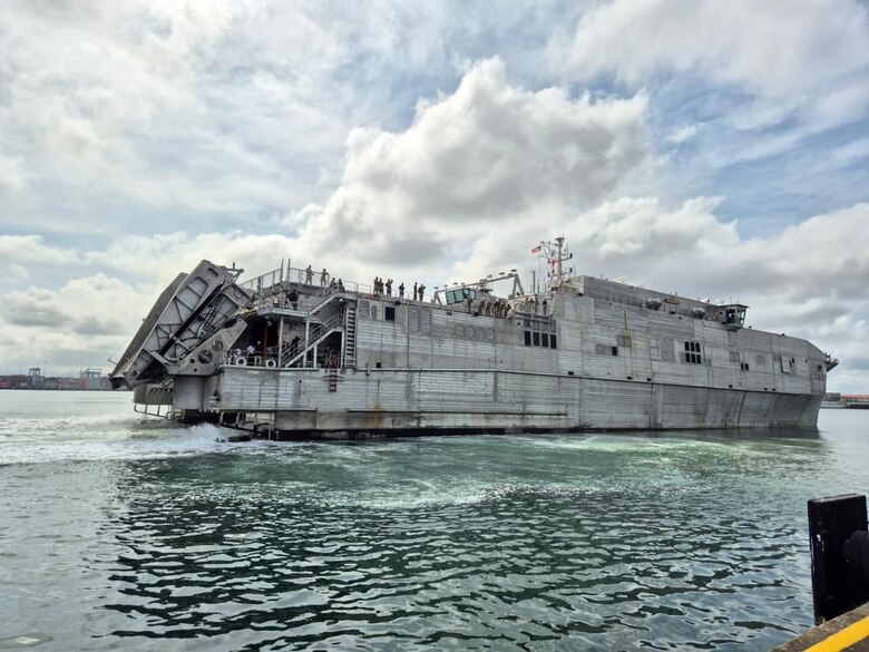 Llega a Colón buque de la marina de Estados Unidos para dar atención médica y social