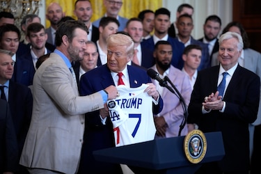 Trump recibe a los Dodgers en la Casa Blanca y elogia a Shohei Ohtani