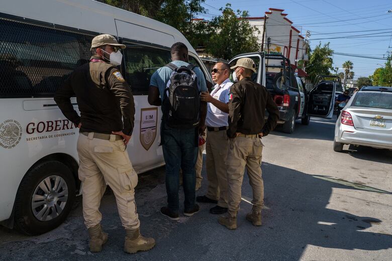 Entre el maltrato y la angustia, haitianos son deportados desde Texas