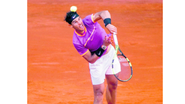 Nadal y Djokovic avanzan en Madrid