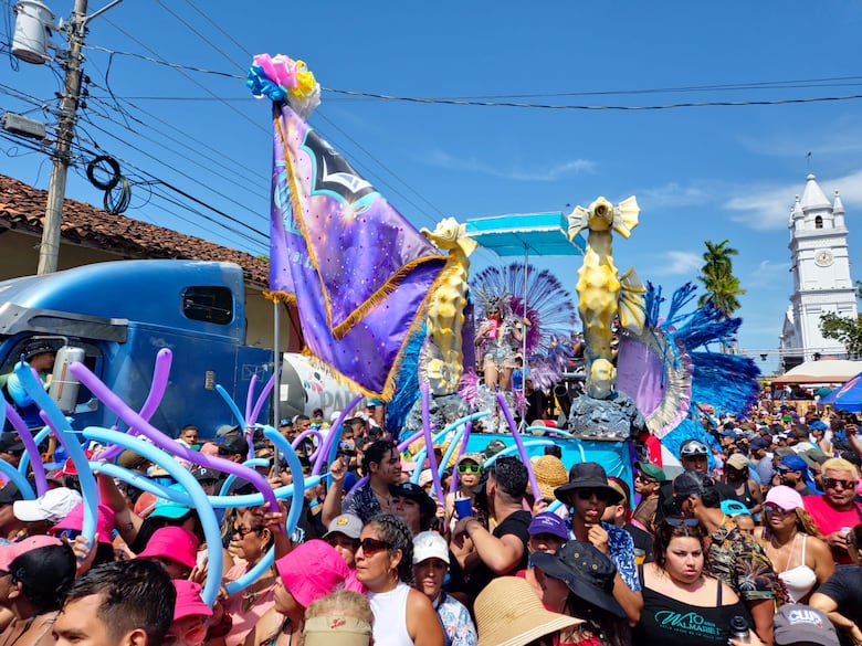 Música, agua y diversión en los carnavales 2024 de Panamá