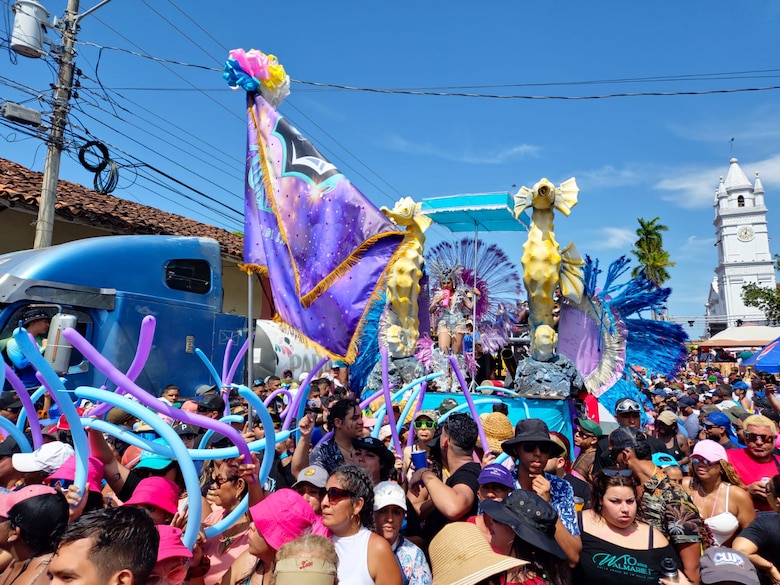 Música, agua y diversión en los carnavales 2024 de Panamá