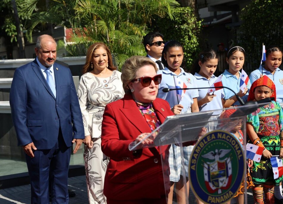 Presidenta de la Corte reaparece en la Asamblea en medio de la polémica por la jubilación especial