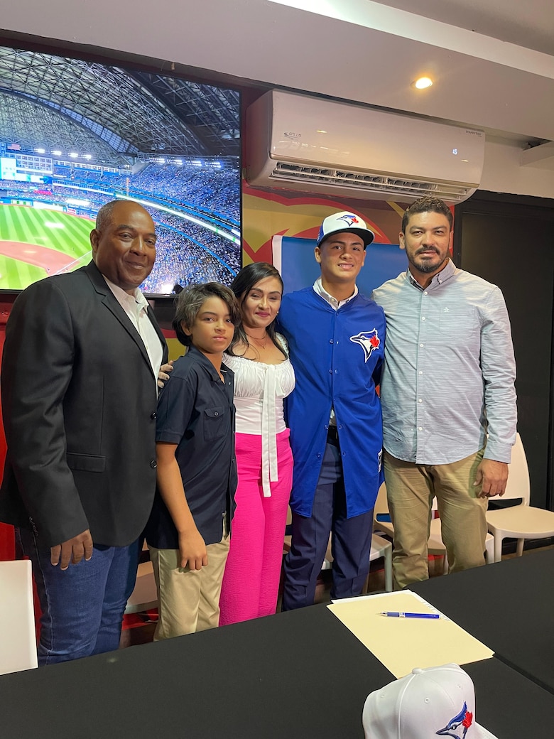 Toronto Blue Jays firma al santeño Nicolás Vergara
