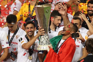 El Sevilla reina por sexta vez en ‘su’ Europa League