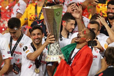 El Sevilla reina por sexta vez en ‘su’ Europa League