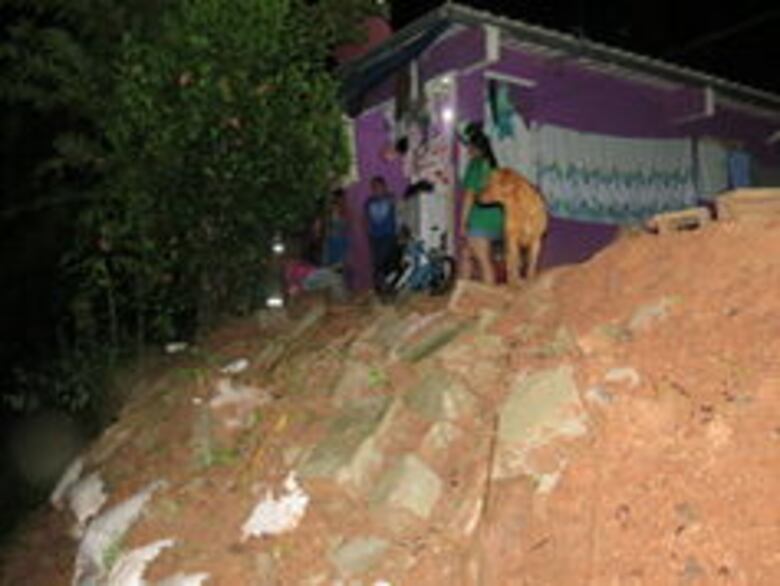 Inundaciones, derrumbes y caída de árboles por fuertes lluvias en Coclé