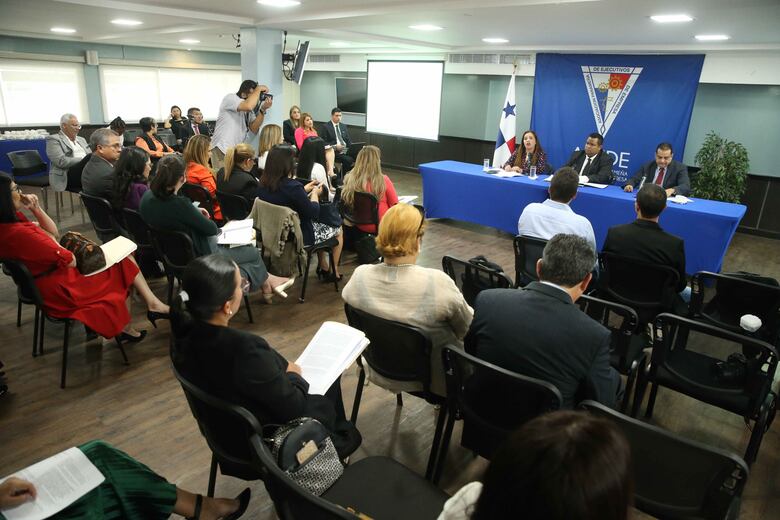 Cortizo dijo a los periodistas ‘váyanse tranquilos’, pero la Asamblea continuará las consultas sobre el proyecto de ley 1031