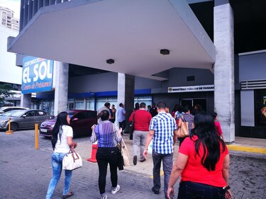 Desalojaron el edificio Avesa por amenaza de bomba