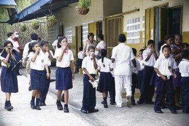Cierran escuelas por tener alumnos con virus A (H1N1)
