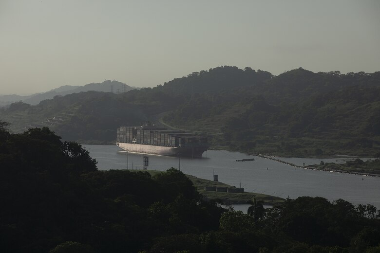 La controversia de los peajes militares en el Canal de Panamá