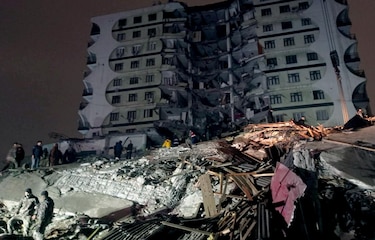 El terremoto de Turquía deja al menos 76 muertos y 440 heridos