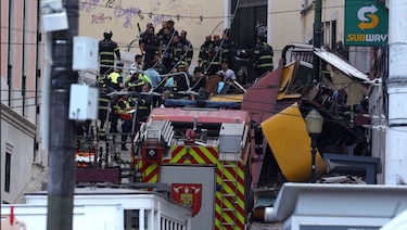 Mueren al menos 15 personas al descarrilar un histórico funicular en Lisboa