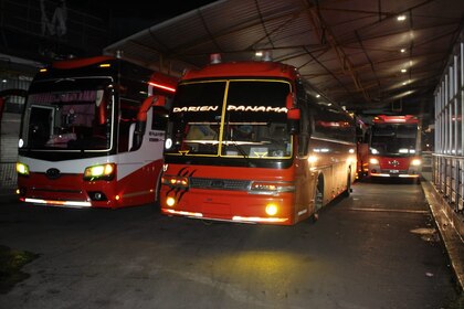 Panamá y Costa Rica ponen en marcha plan de flujo migratorio controlado; movilizan a 1,593 personas