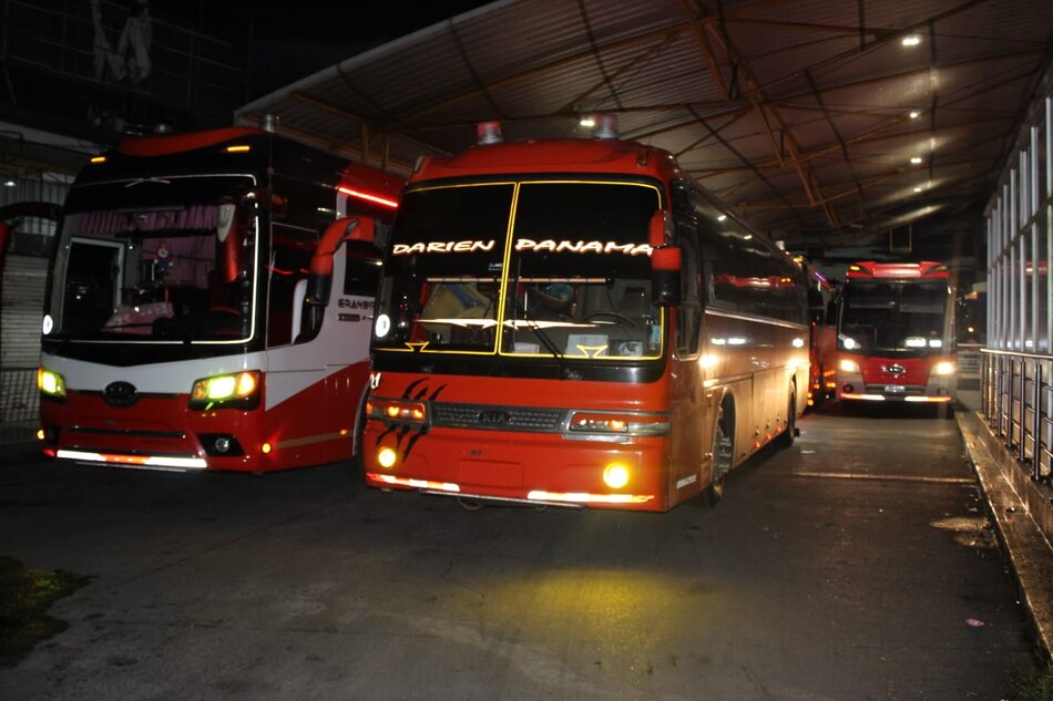 Panamá y Costa Rica ponen en marcha plan de flujo migratorio controlado; movilizan a 1,593 personas