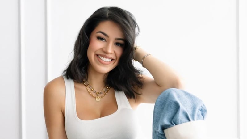 Sasha Nikyta, piloto de aviación e ‘influencer’ panameña, muestra su nuevo ‘look’ de cabello corto