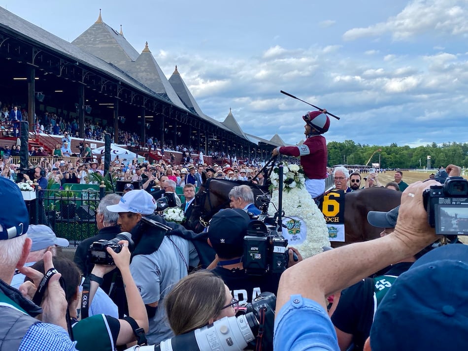 El jinete panameño Luis Sáez triunfa en el Belmont Stakes 2024 montando a ‘Dornoch’