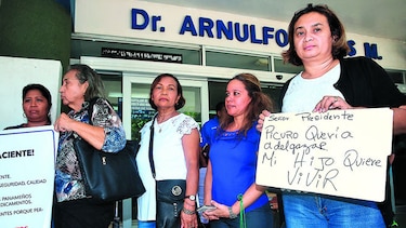 Pacientes protestan por falta de medicamentos