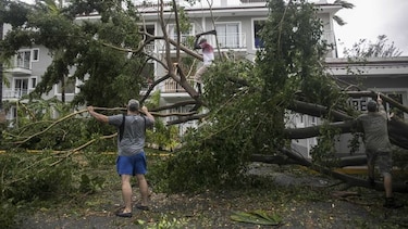 Huracán María derriba postes y árboles en República Dominicana