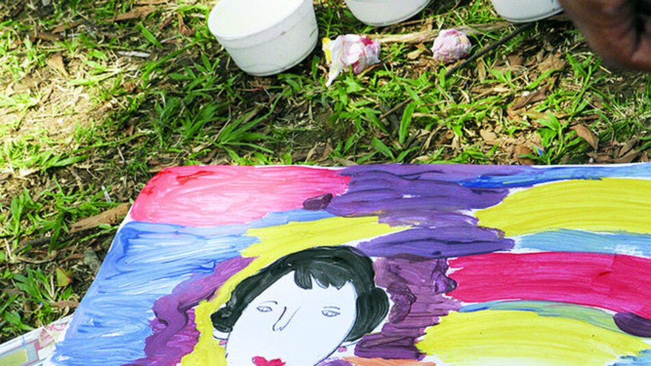 Hoy la musa reina en el prado