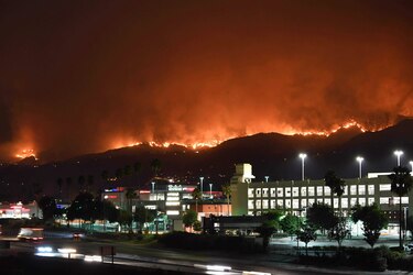 Incendio sin precedentes en Los Ángeles; evacúan a más de 500 casas cercanas a los estudios Disney
