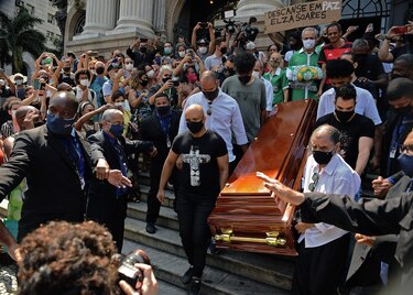 Brasileños despiden emocionados a la cantante Elza Soares
