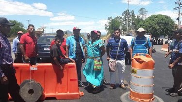 Indígenas protestan en la Interamericana para exigir construcción de una vía