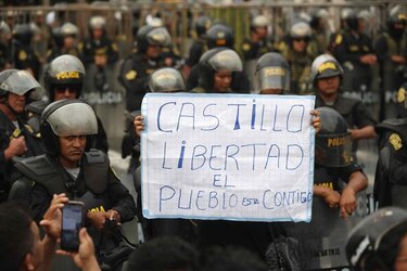 Presidenta de Perú hace llamado a la calma, tras protestas en varias ciudades
