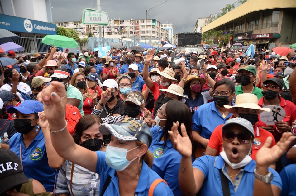 Docentes anuncian vigilia; paro de labores se mantiene