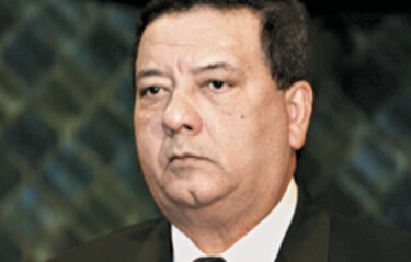 Asamblea contrató a cuidadores de caballos de consultores