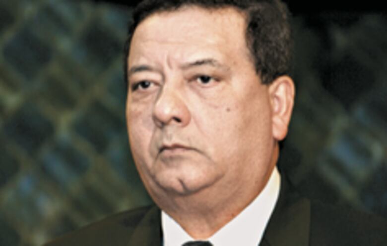 Asamblea contrató a cuidadores de caballos de consultores