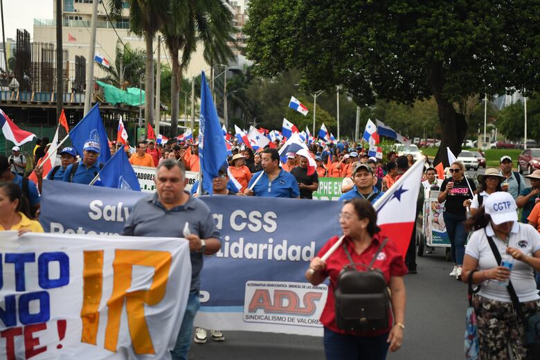 Gremios docentes en huelga siguen en las calles