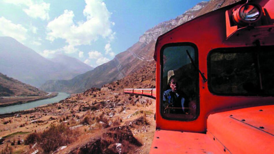 Línea férrea impulsará extracción minera