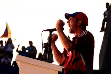 Capriles asegura que Maduro está destruyendo el legado de Chávez