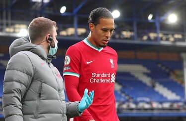 Van Dijk pasará por el quirófano y deja el Liverpool sin su líder en defensa