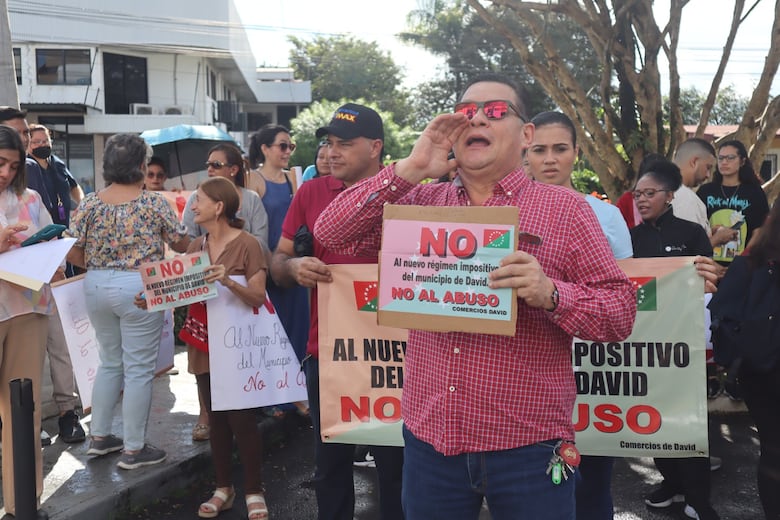 ‘¡No al nuevo régimen impositivo!’, comerciantes salen a protestar contra la Alcaldía de David