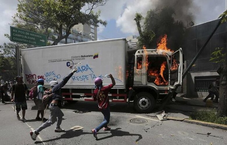 Nicolás Maduro ordena reparar a víctimas de protestas