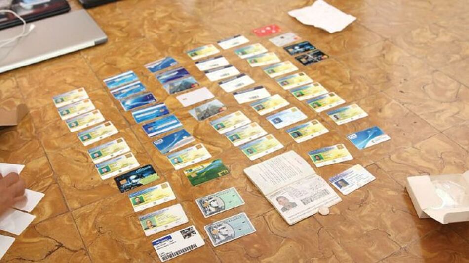 Red traficaba migrantes y tenía laboratorio para falsificar documentos