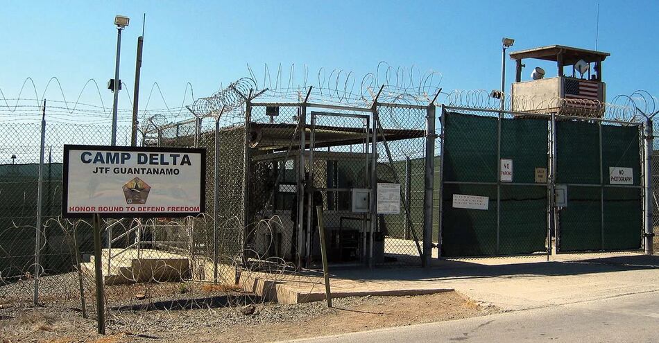 Estados Unidos ya ha comenzado a enviar migrantes a Guantánamo, asegura la Casa Blanca