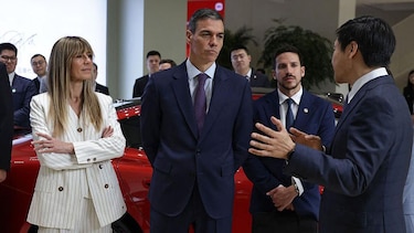 Presentan cargos por presunta corrupción contra Begoña Gómez, esposa del presidente español Pedro Sánchez
