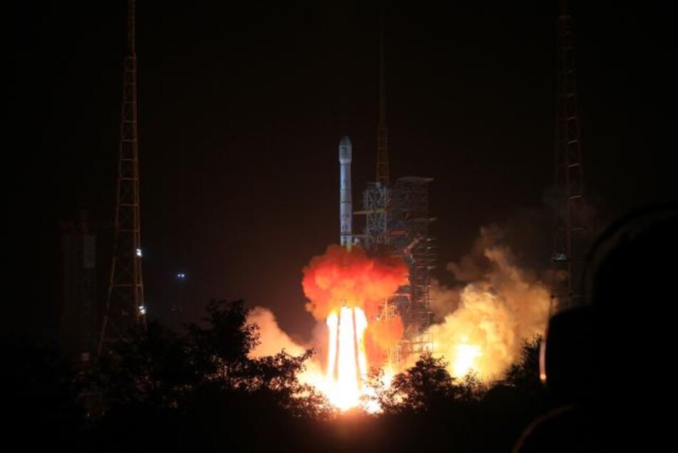 Chang'e-3 de China entra en órbita lunar