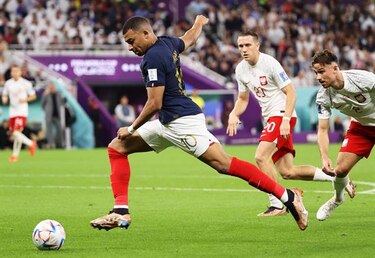Olivier Giroud y Kylian Mbappé conducen a Francia a cuartos de final