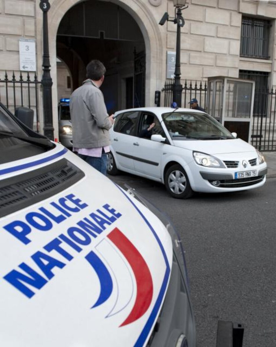 Francia recibe acuerdo de EU para extraditar a Noriega, pero aplaza examen